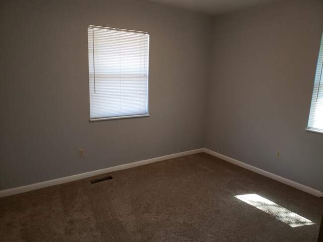 Building Photo - 437 S Clay Ave