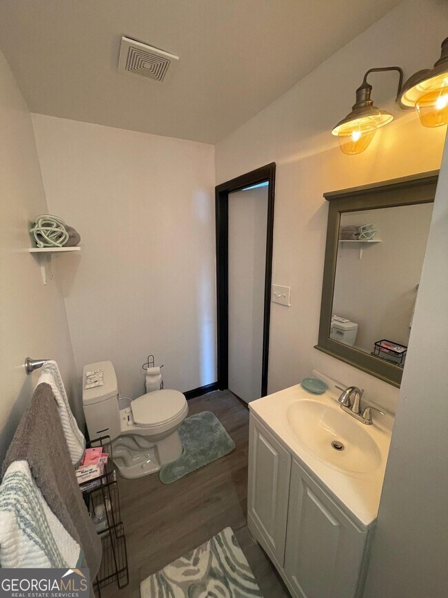Building Photo - 2597 Glenvalley Dr