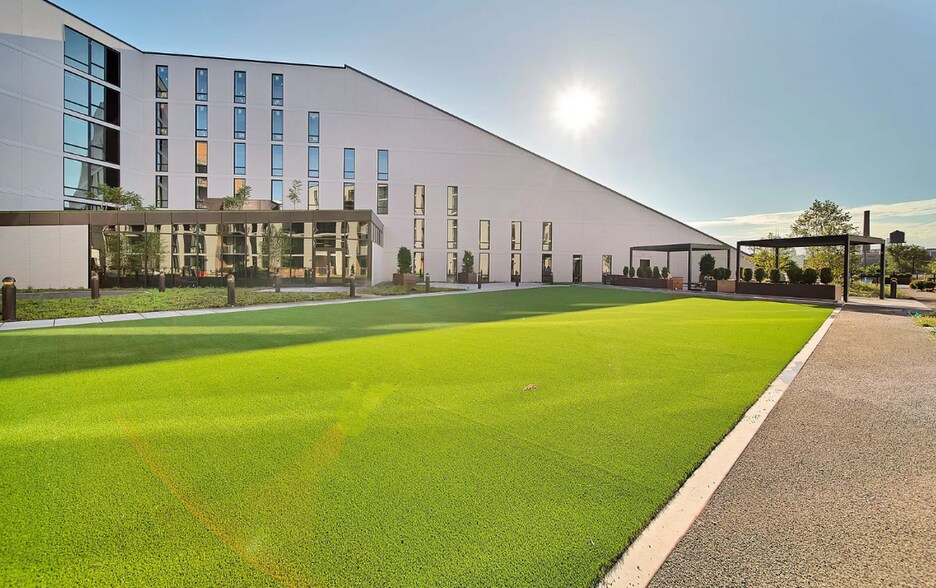 Building Photo - 2141 N Elston Ave