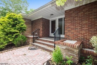 Building Photo - 681 Easton Ave