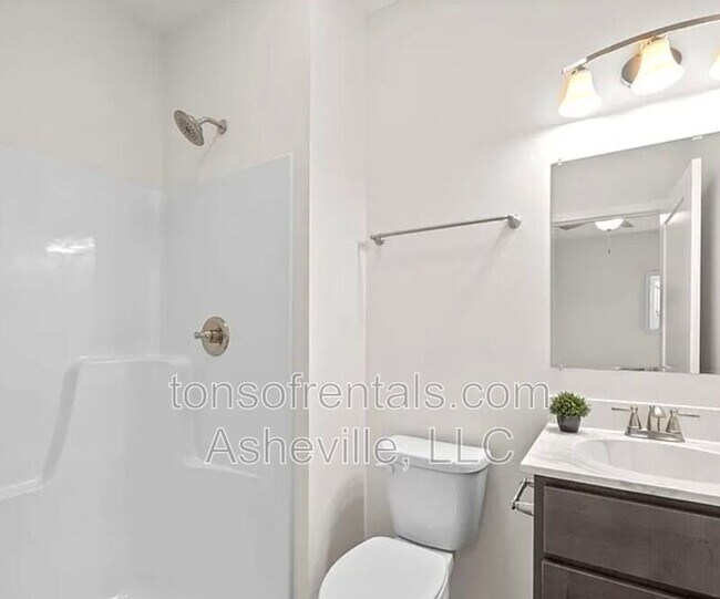 Building Photo - 7 Berry Crst Ln