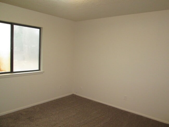 Building Photo - Available Now In Taylor Ranch!