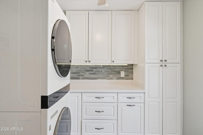 Building Photo - 3526 E Sahuaro Dr