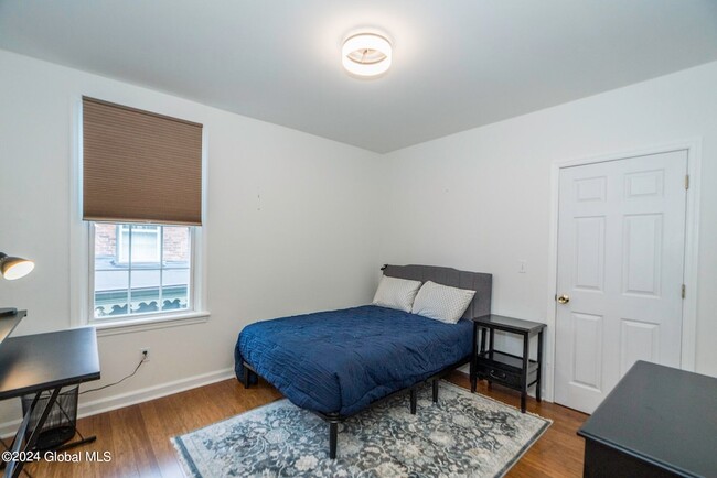 Building Photo - 41 Walton St