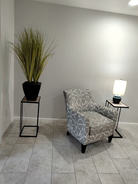 Building Photo - 4303 E Cactus Rd