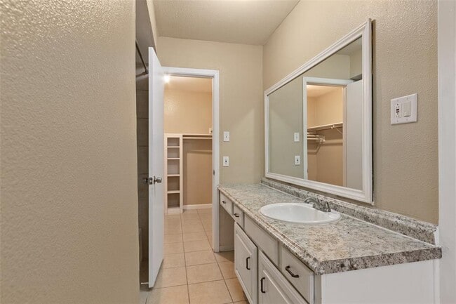 Building Photo - 25710 Pepper Ridge Ln