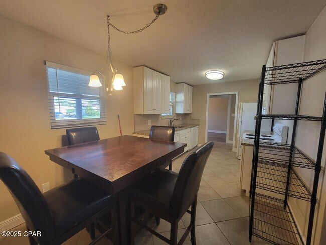 Building Photo - 3136 Lawton Ct