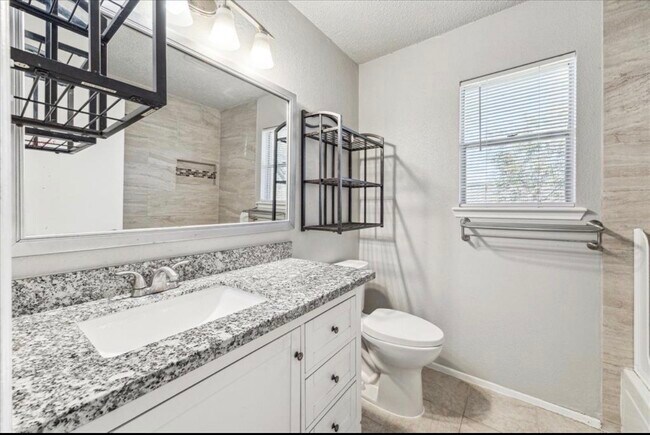 Building Photo - 8030 Log Hollow Dr