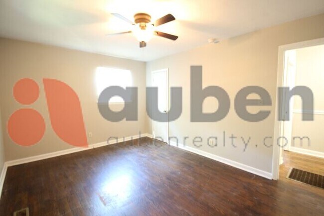 Building Photo - 4 Bedroom 2 Bath Move In Ready