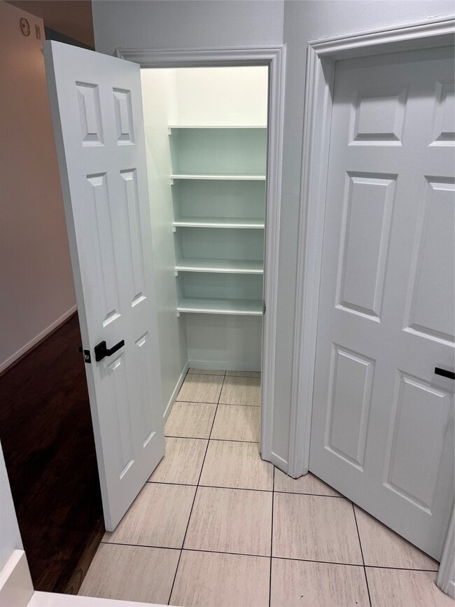 Building Photo - 911 Chapwood Ct