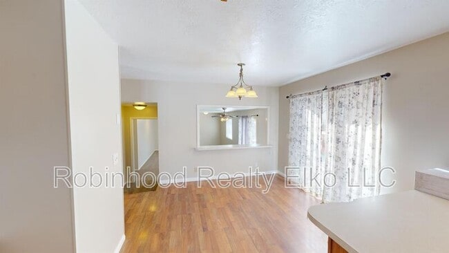 Building Photo - 2651 Shadow Ridge Dr