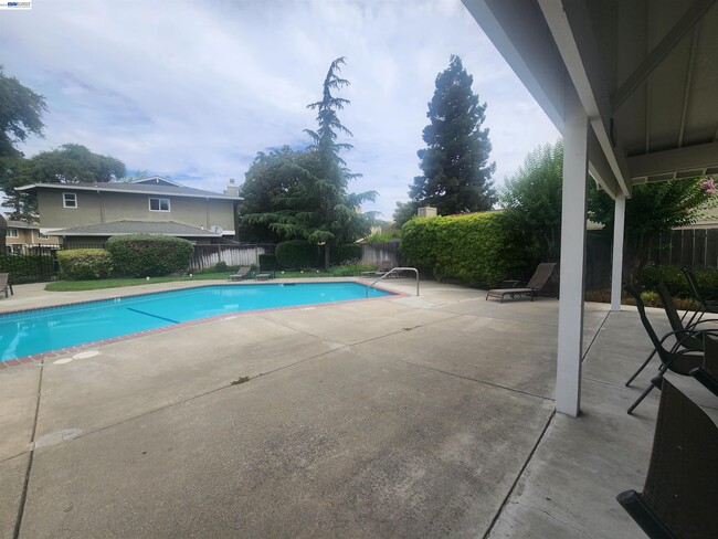 Building Photo - 7596 Silvertree Ln