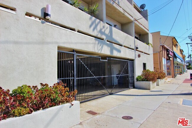 Building Photo - 328 Culver Blvd