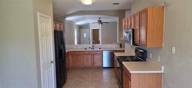 Building Photo - 204 Quail Hollow Dr