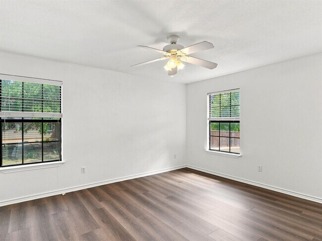 Building Photo - 1303 Lovers Ln