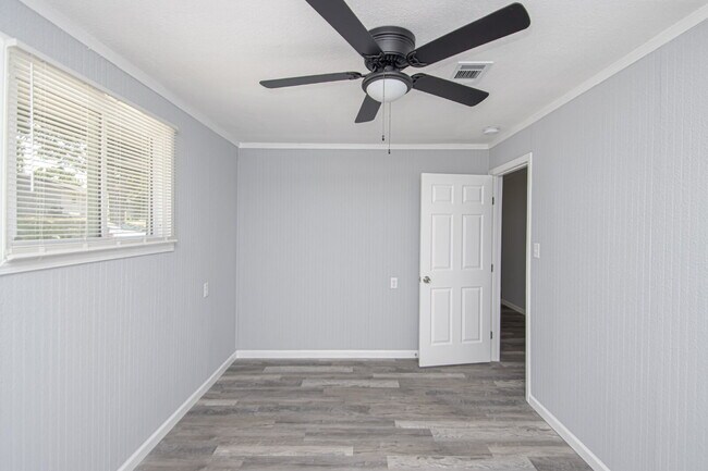 Building Photo - Live Better for Less – Updated 2BR Apartment in Benton, AR!