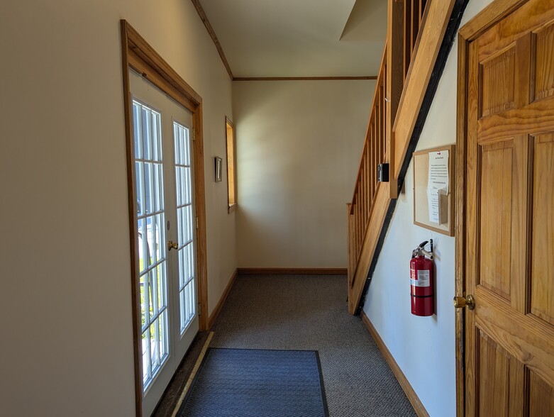 Building Photo - 139 S Esselstyne St