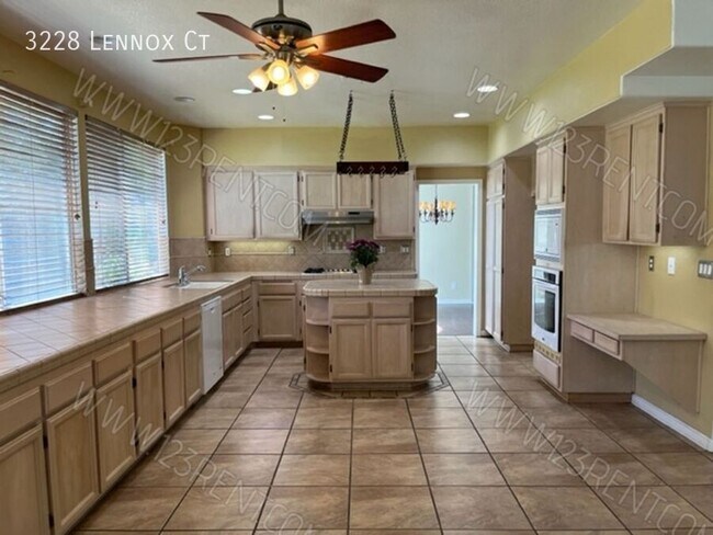 Building Photo - 3228 Lennox Ct