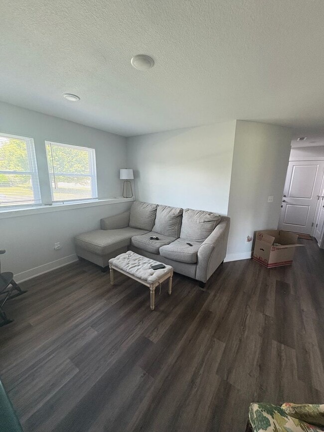 Building Photo - 2050 Riverstone Dr