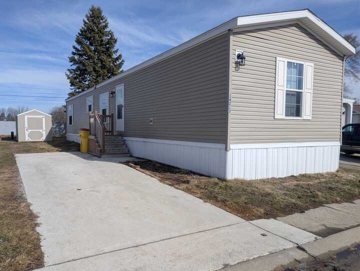 Building Photo - 16213 Normandy St