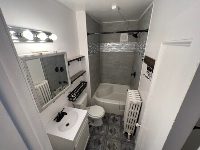 Building Photo - Duluth MN - 4+ bed - 2-bath - 2-car garage