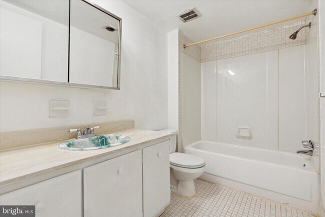 Building Photo - 118 Drummers Ln