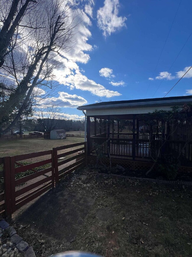 Building Photo - 1244 Mountain View Rd