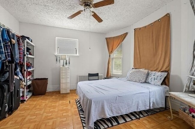 Building Photo - 152 Glen St