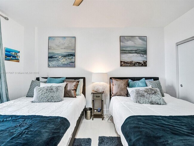 Building Photo - 20281 E Country Club Dr