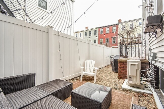 Building Photo - 99 Bartlett St