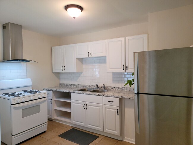 Kitchen Closeup - 3237 Gifford St