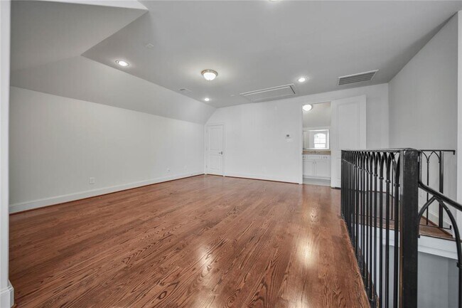 Building Photo - 42 Wooded Park Pl