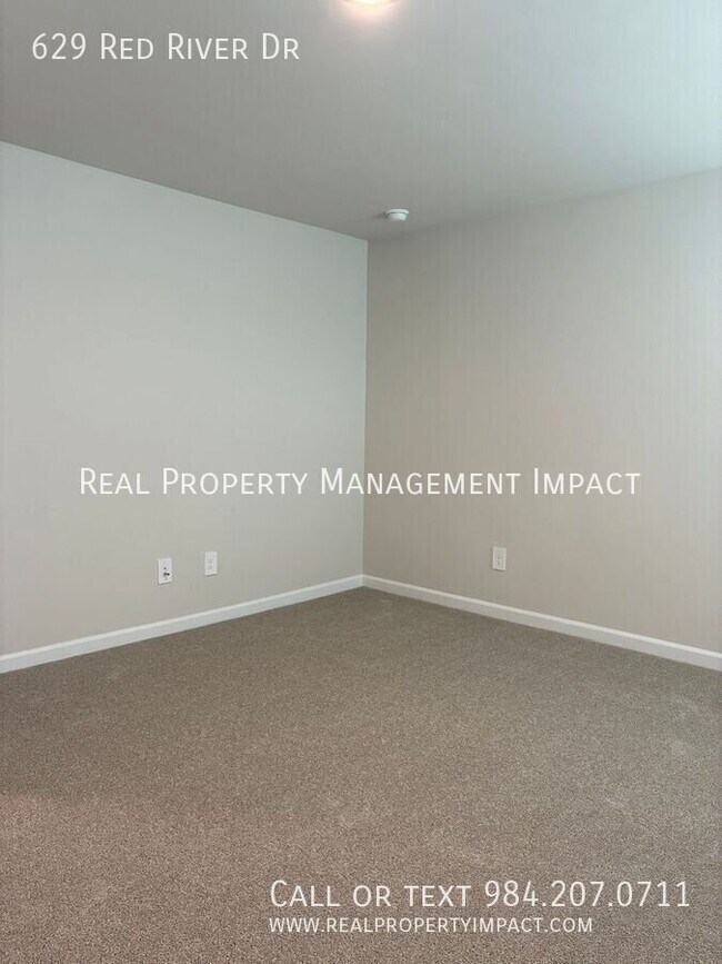 Building Photo - 629 Red River Dr