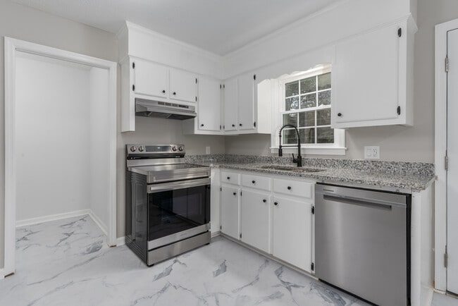 Building Photo - 216 Cross Hill Rd