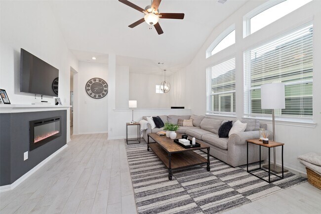 Building Photo - 331 E Coralburst Lp