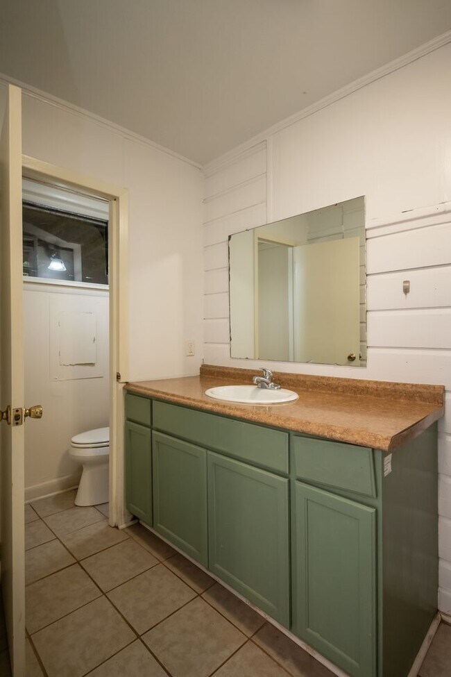 Building Photo - 175 Habersham Way