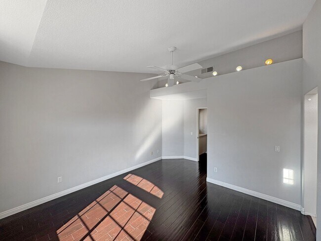 Building Photo - Bright & Spacious 2-Bedroom Home in Mira Mesa
