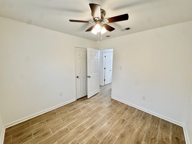 Building Photo - 581 Gilleas Rd