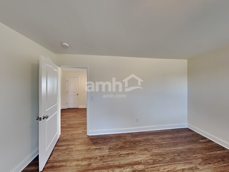 Building Photo - 2012 Bennett Dr