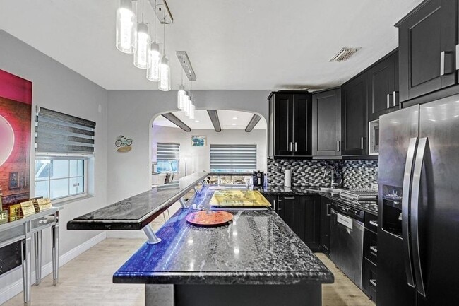 Building Photo - 2000 Jackson St