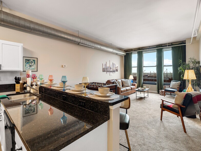 Building Photo - 1211 W 9th St