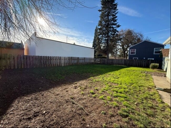 Building Photo - 5925 SW Hall Blvd