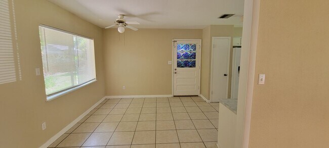 Building Photo - 4/2 (Madison Park) Nice home in quiet neighborhood