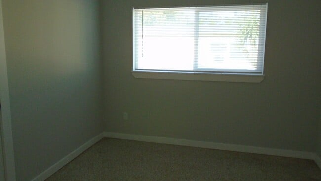 Building Photo - Charming Duplex nestled in the Heart of Wi...