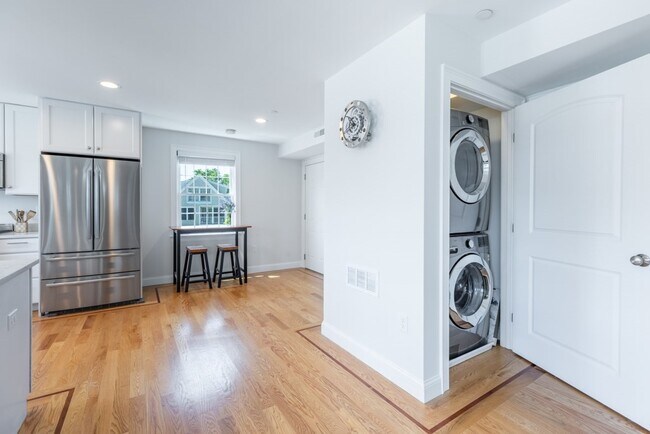 Building Photo - 10 Allen Ct