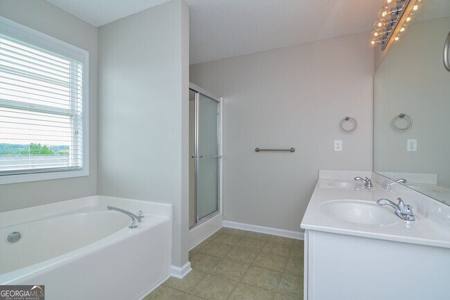 Building Photo - 3896 Pine Village Pl