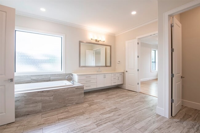 Building Photo - 1507 Martin St