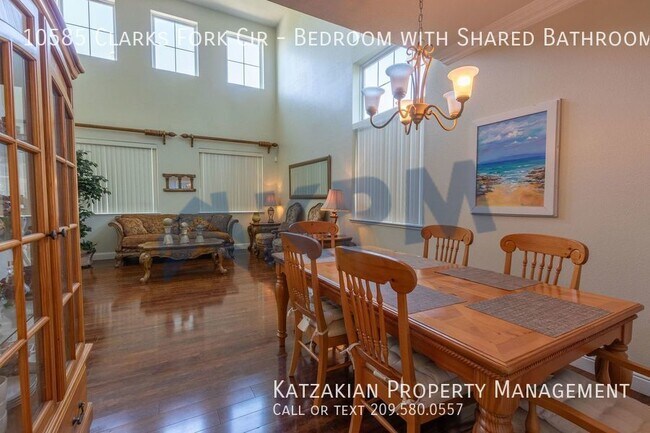 Building Photo - Bedroom with Shared Bathroom & Garage Space