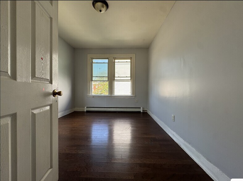 2L - 60 Wilkinson Ave