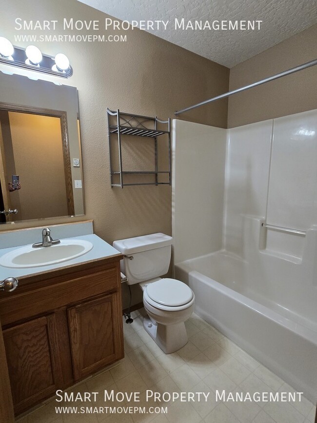 Building Photo - 2593 N Ridgebury Way